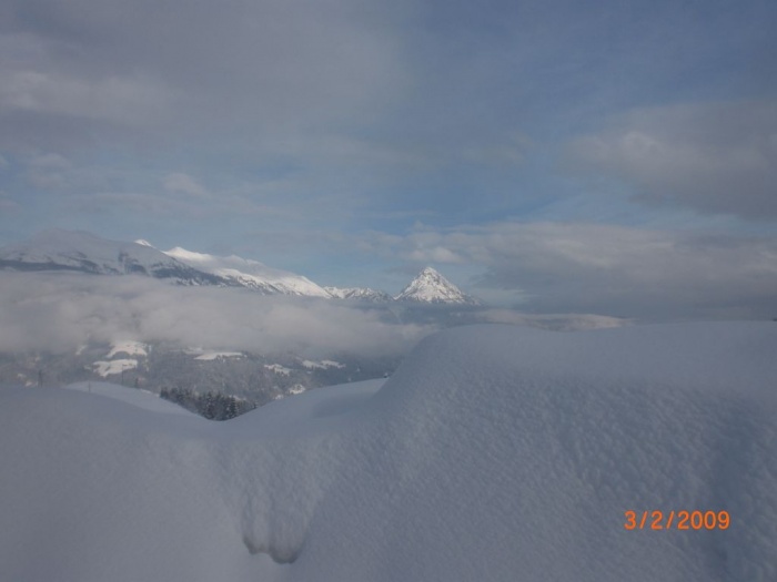 2 Meter Schnee mit Rei&szlig;kofel im Hintergrund